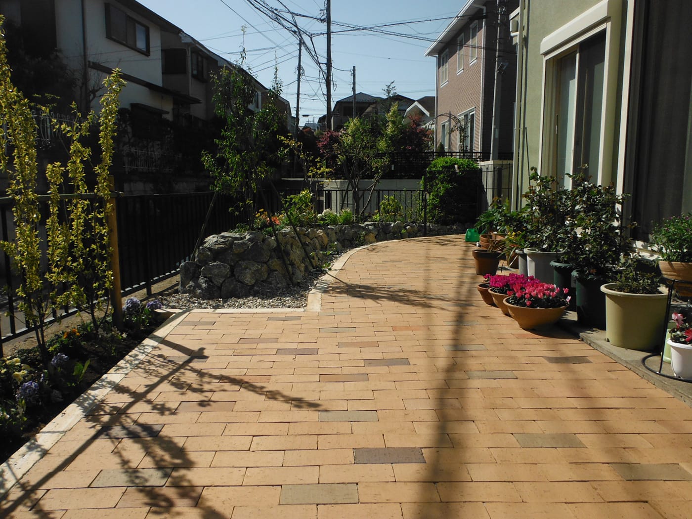 歩きやすいスッキリしたお庭