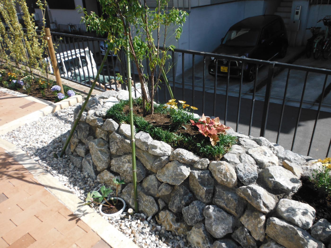 歩きやすいスッキリしたお庭