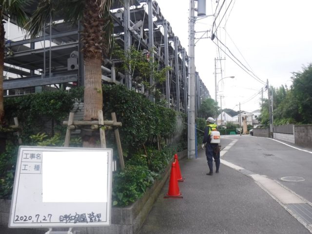 マンション緑地年間管理　その1 施工中の様子