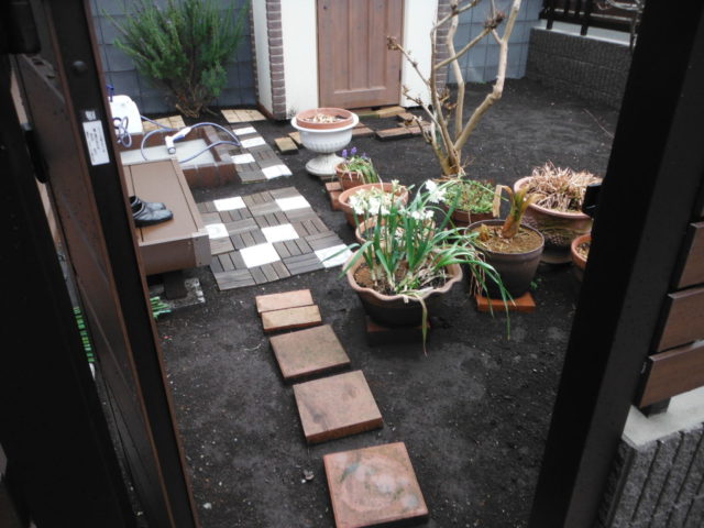 石畳のかわいいお庭 施工前の様子